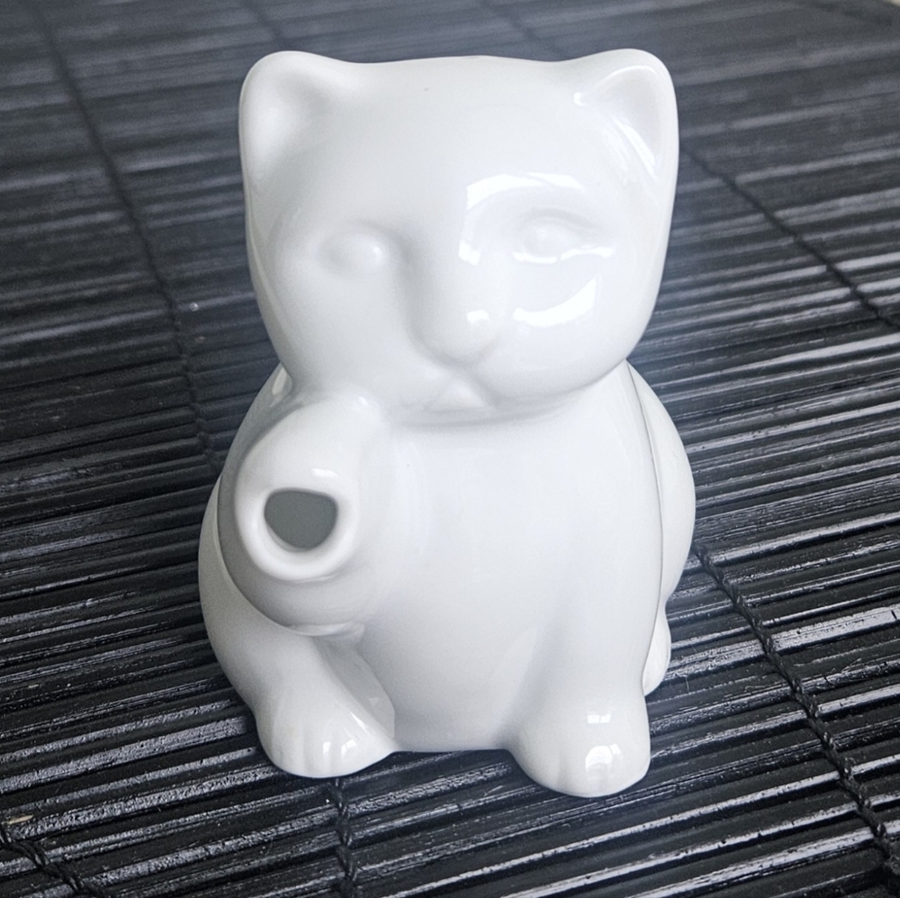 Mini Cat Shape Creamer White Glazed Porcelain Kitty Creamer - Picture 4 of 13